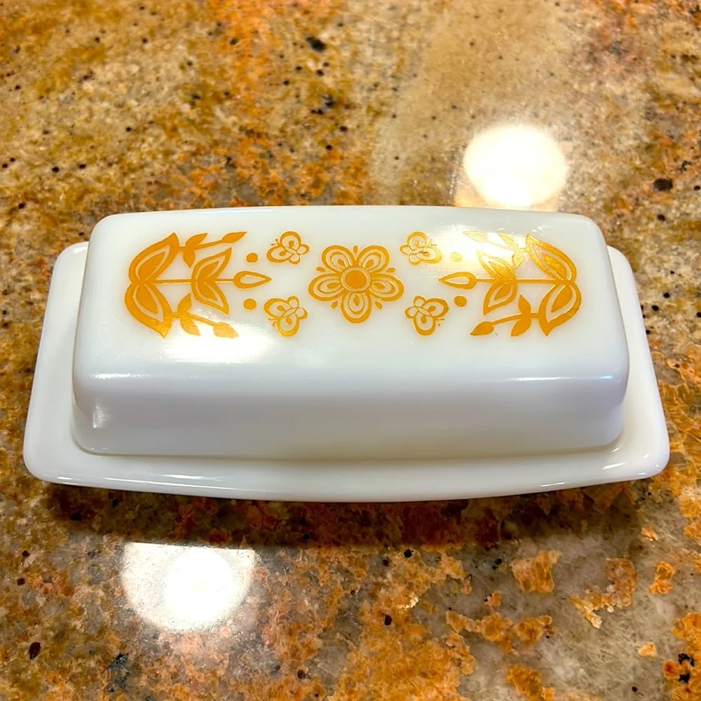 RAE VINTAGE Pyrex hard to find print butter dish